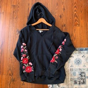 Floral embroidery black crop hoodie